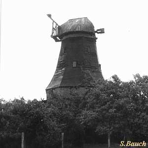 Windmühle Goldberg - Mühle stark verfallend mit desolater Kappe und Eindeckung des Achtkantes - 1983