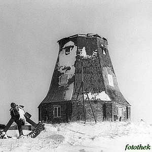 Windmhle Grevenstein - gesicherte Ruine mit zerstrten Resten der Kappe - 1987