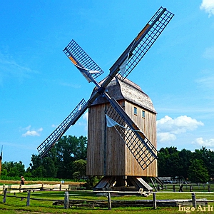 Bockwindmhle im Freilichtmuseum Klockenhagen - Ansicht der Mhle heute