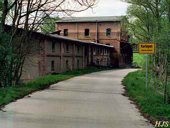 Wassermühle Korleput - Dorfeingang mit Mühle 1996