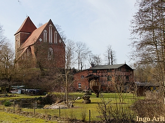 Wassermhle Mhlen Eichsen -  Mhle unterhalb der Kirche