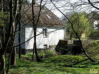 Wassermhle Poppendorf - Gebude mit Wehr