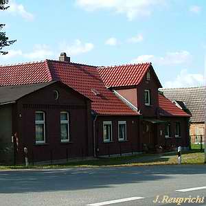 Windmhle Slten - Mllerhaus mit Mhlenrest heute